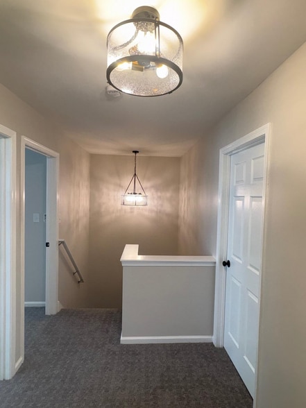 Building Photo - 7 Chapel Hill Rd