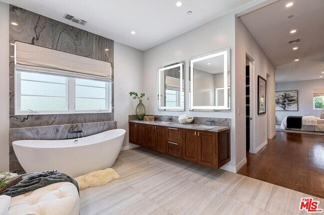 Building Photo - 9767 Monte Mar Dr