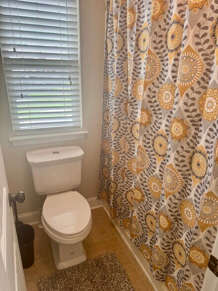 Second Full Bathroom - 4995 Jack Dr