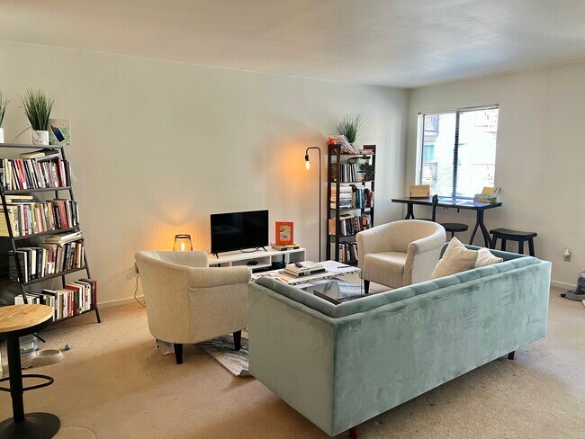 Building Photo - 1002 Linden Ave