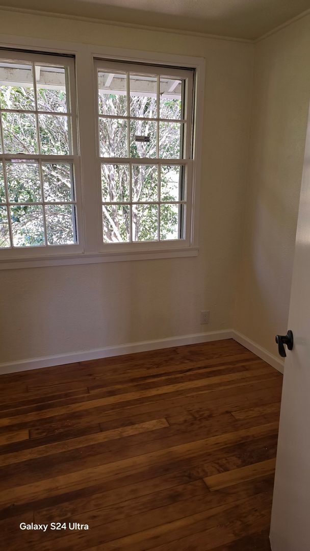Building Photo - Newly renovated kitchen