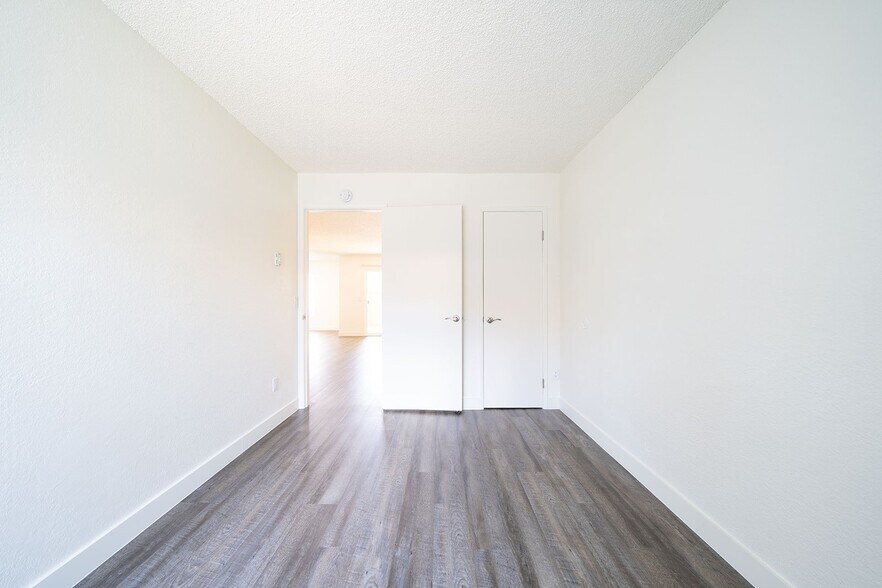 Building Photo - 1440 Oak Dr