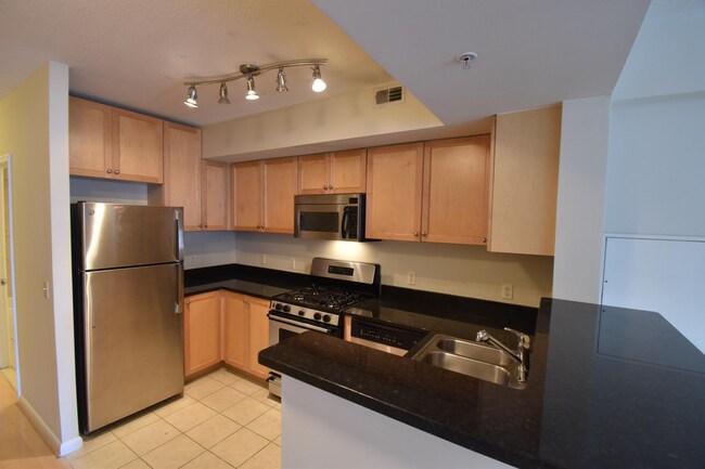 Building Photo - The Continental