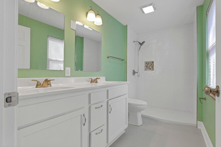 Building Photo - 2805 Parkland Pl