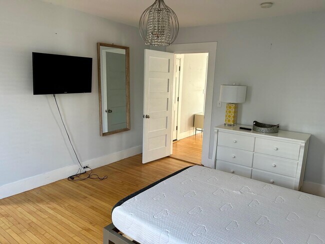 Building Photo - 28 Langdon St