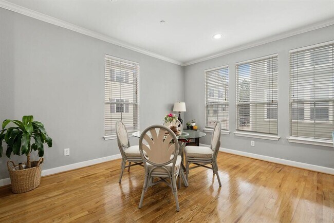 Building Photo - 3001 Murworth Dr