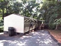 Building Photo - Spacious 3BR/2BA Home with Appliances Incl...