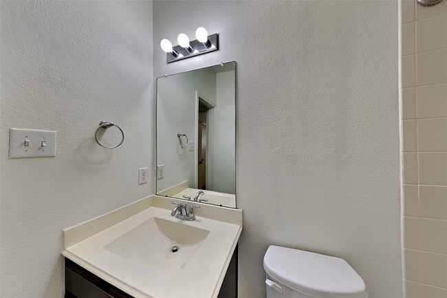 Building Photo - 10016 Sterling Pl Dr