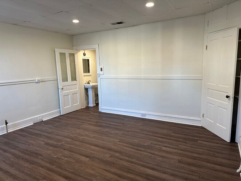 Building Photo - 3036 W Maryland St