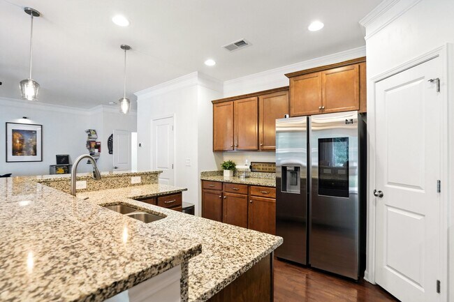 Building Photo - Beautifully Maintained 3-Bedroom Home with...