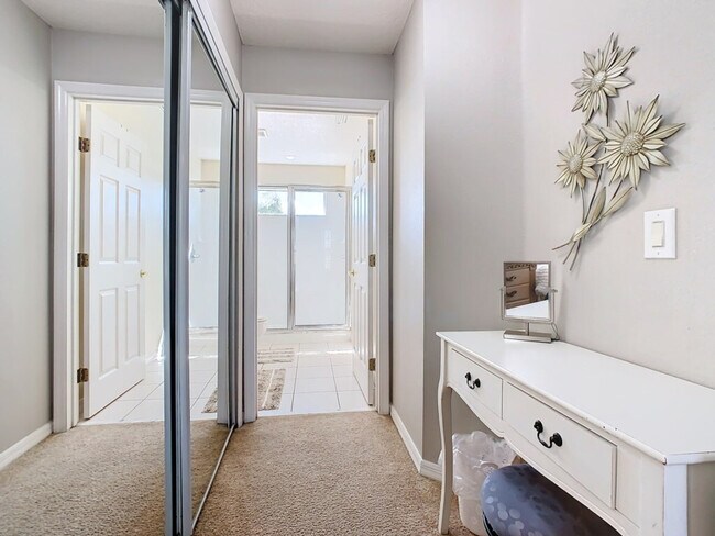 Building Photo - 846 Orista Dr
