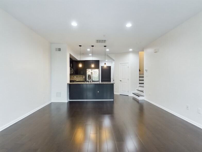 Building Photo - 6479 Jack Linton Dr S