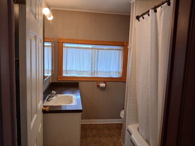 Bathroom - 1576 Peck St