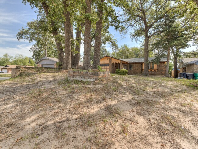 Building Photo - 604 Greenvale Rd