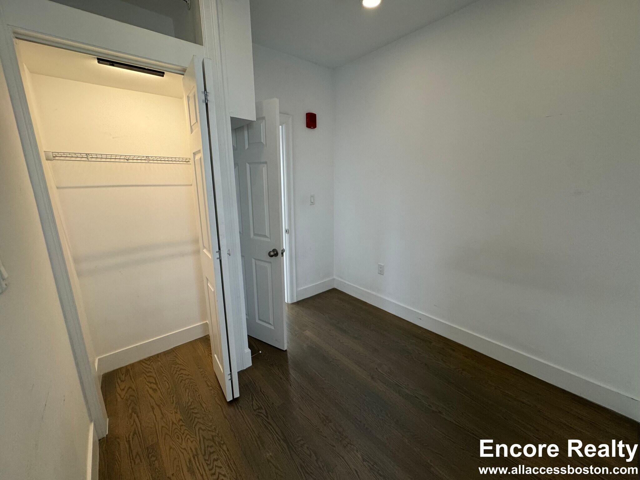 Building Photo - 121 Jersey St