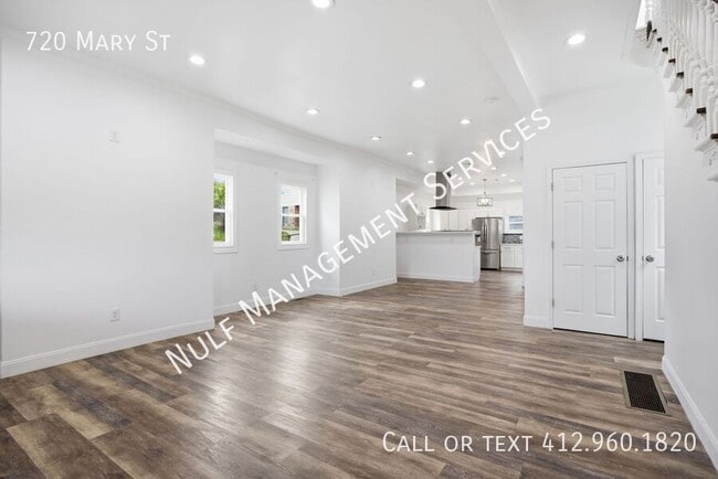 Building Photo - 720 Mary St