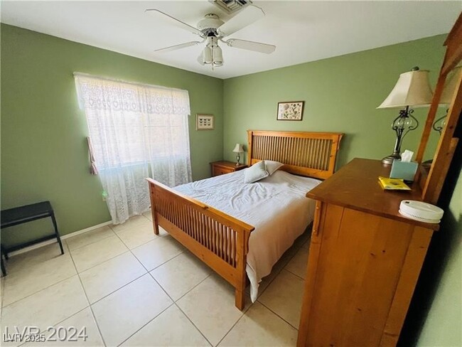 Building Photo - 8825 Stoney Point Dr