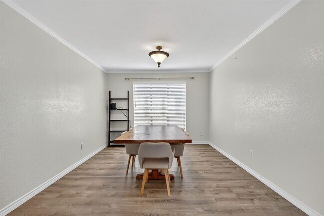 Building Photo - 5410 Fox Run Dr