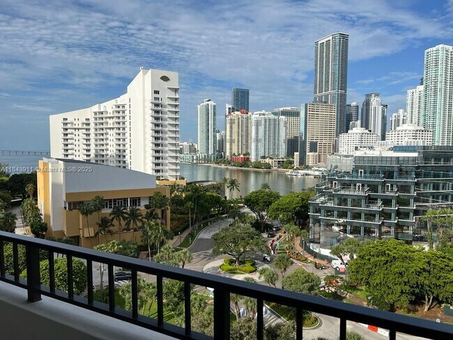 Building Photo - 520 Brickell Key Dr