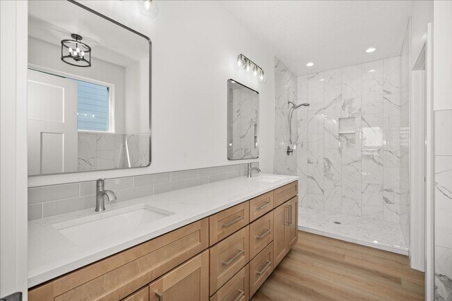 Building Photo - $3,600 - 4 Bed / 3 Bath Stunning Brand New...