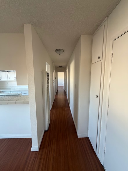 Building Photo - 525 Jacmar Dr