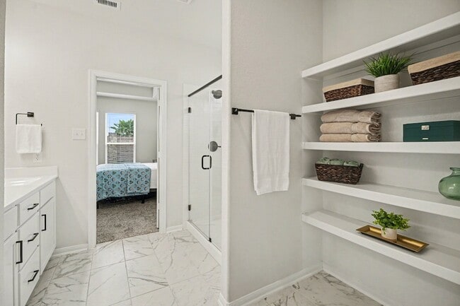 Building Photo - 2214 Lierna Dr