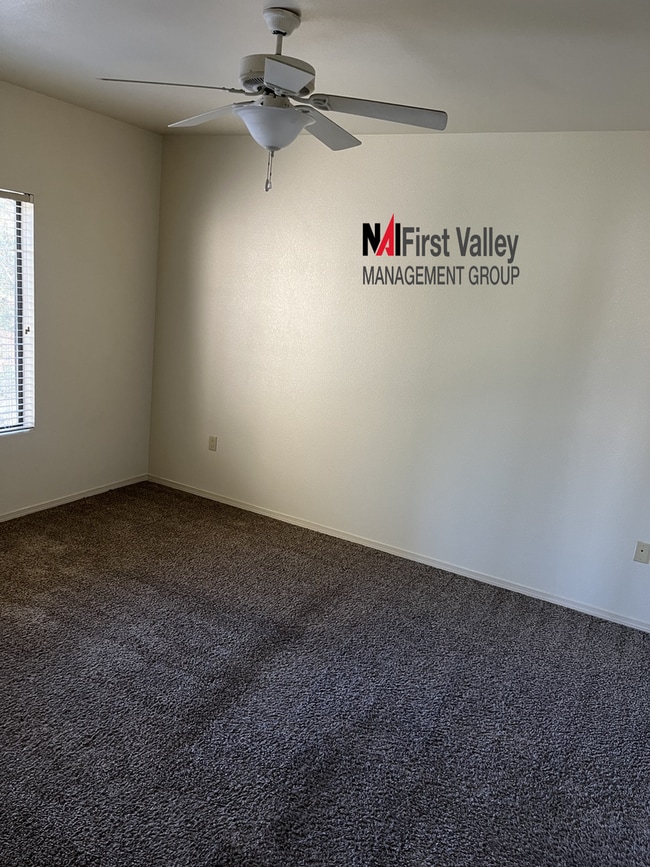 Building Photo - 3 Bedrooms, 2 Baths and a Single Car Garage