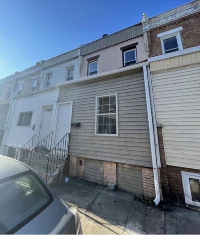Building Photo - 2132 S Daggett St