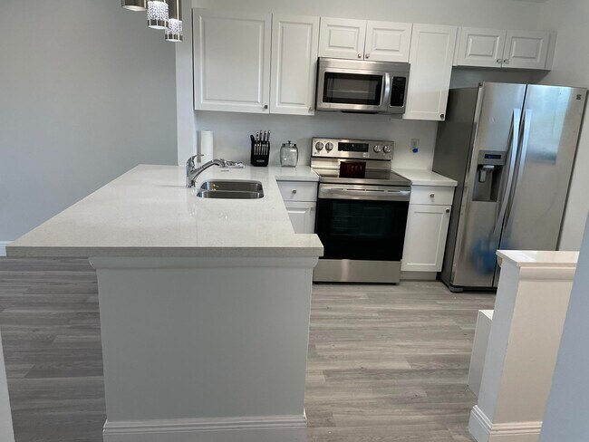 Building Photo - 7101 Golf Colony Ct