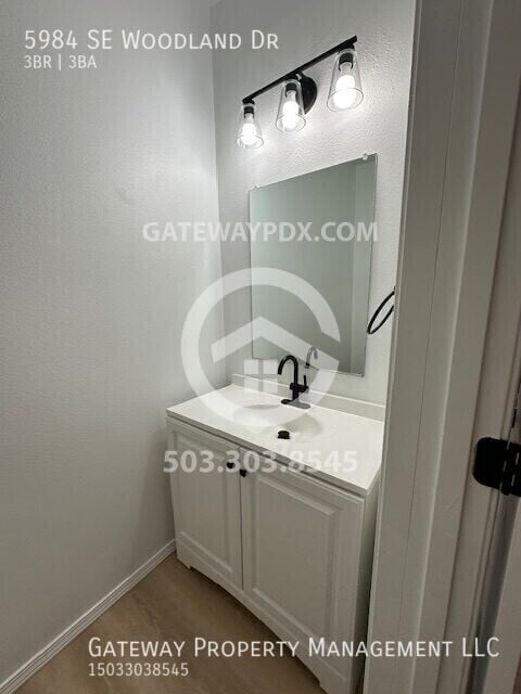 Building Photo - 5984 SE Woodland Dr