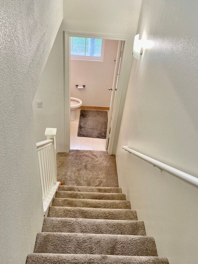 Building Photo - Ocen Pointe Potenial 3 Bedroom Home for Re...