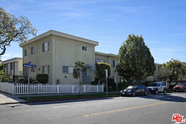 Building Photo - 1724 Arizona Ave