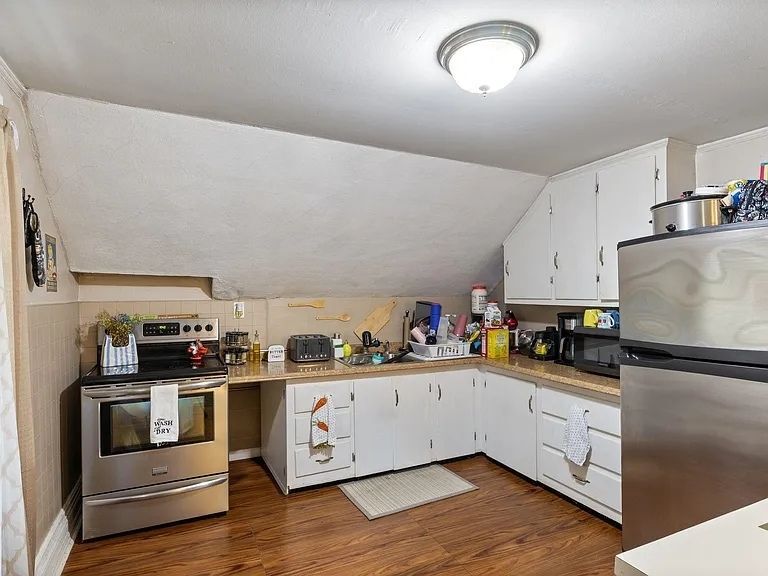 Building Photo - 17 2nd St