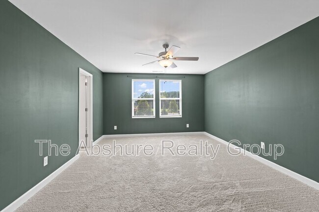 Building Photo - 35 Village Edge Dr