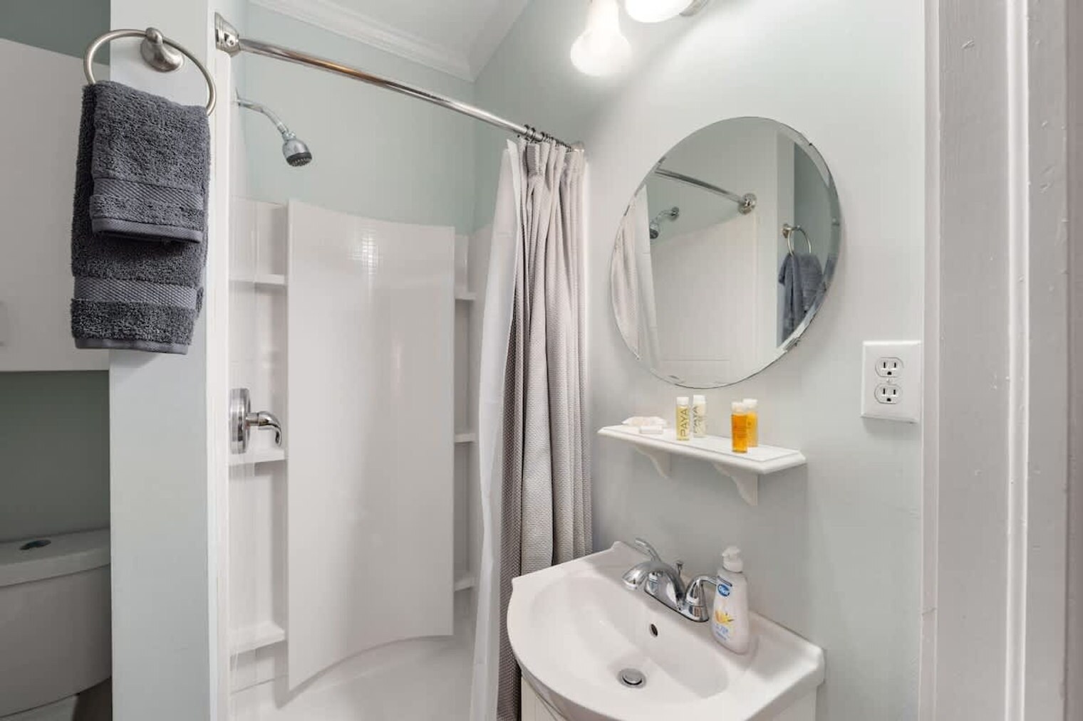 Building Photo - 800 Magnolia Ave