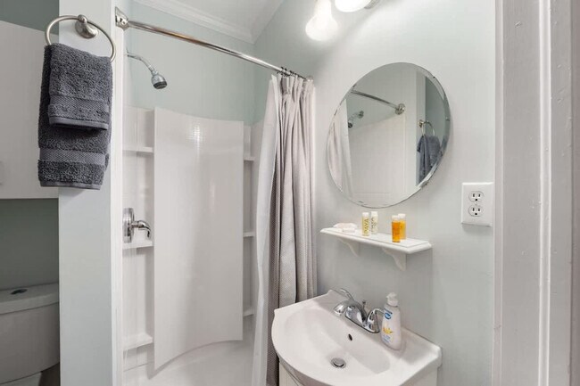 Building Photo - 800 Magnolia Ave