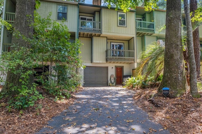 Primary Photo - Townhome with Garage Near the Parkway