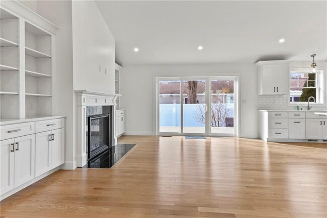 Building Photo - 95 Honeysuckle Rd