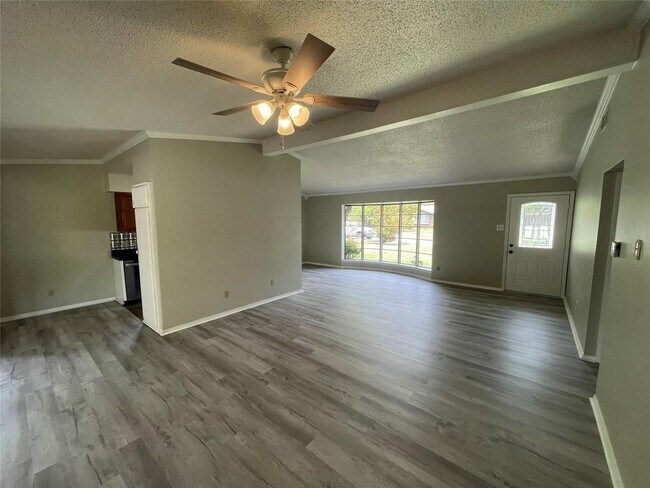 Building Photo - 1008 Wake Dr