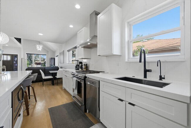 Building Photo - 4623 S Kilpatrick Ave