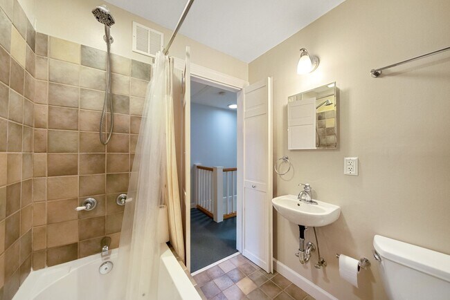 Building Photo - 407 E Lavender Ave