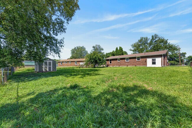 Building Photo - 573 Waldorf Dr