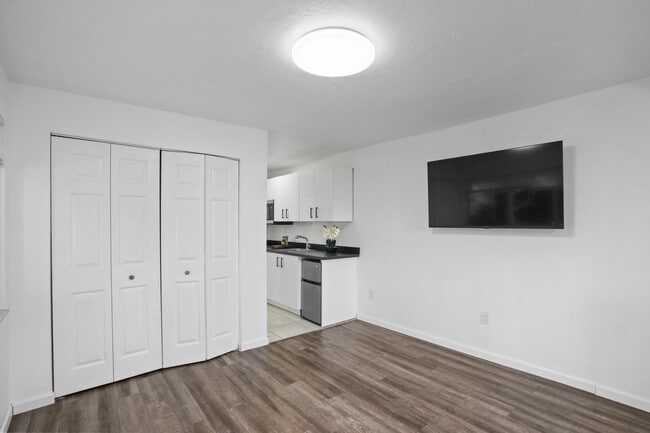 Building Photo - 1416 SW 27th St