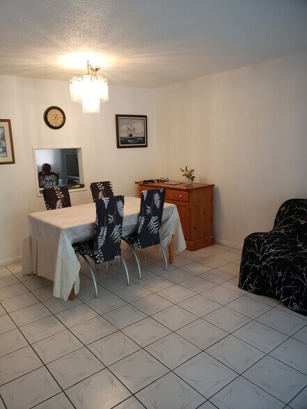 living - 300 NE 14th Ave