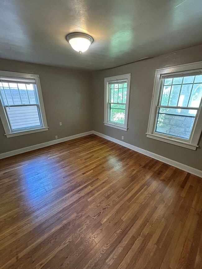 Building Photo - COMING SOON! 2 Bed 1 Bath Home! $13575.00