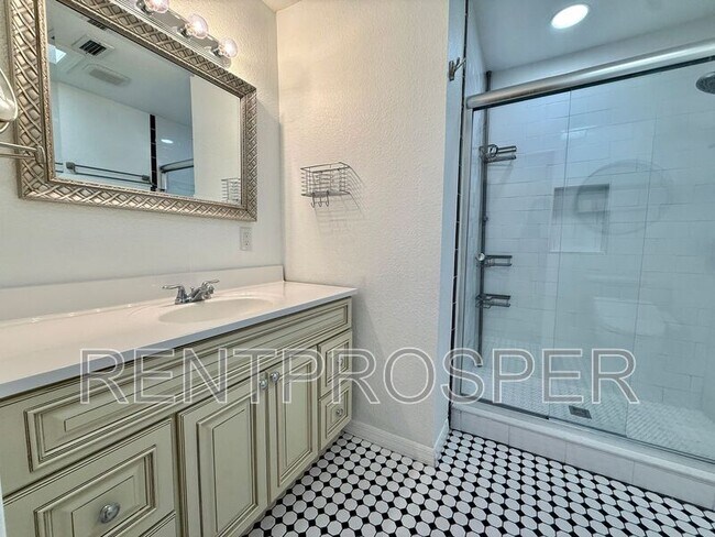 Building Photo - 207 James Dr