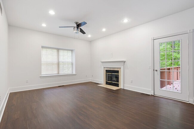 Building Photo - Stylishly Updated 4BR Home in Convenient Bear Location