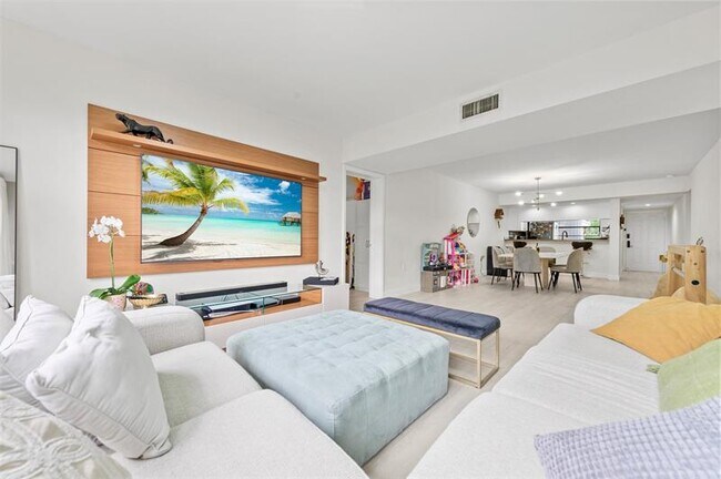 Building Photo - 6061 Balboa Cir