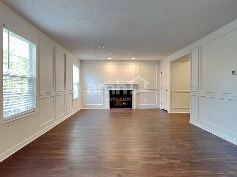 Building Photo - 156 Haverstraw Pl