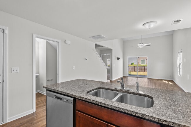 Building Photo - 424 Keeble Dr